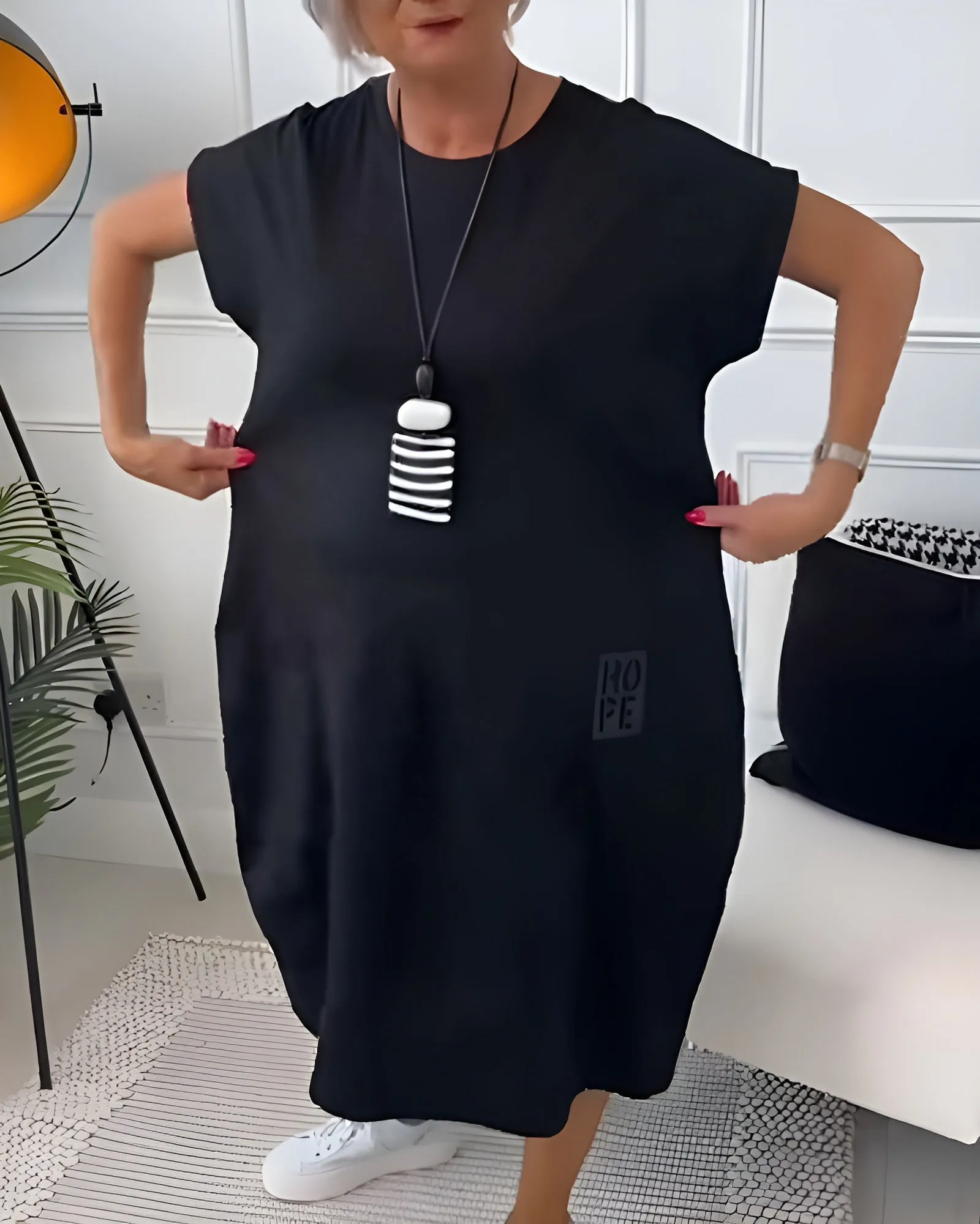 Iris - Chic Short Sleeve Dress