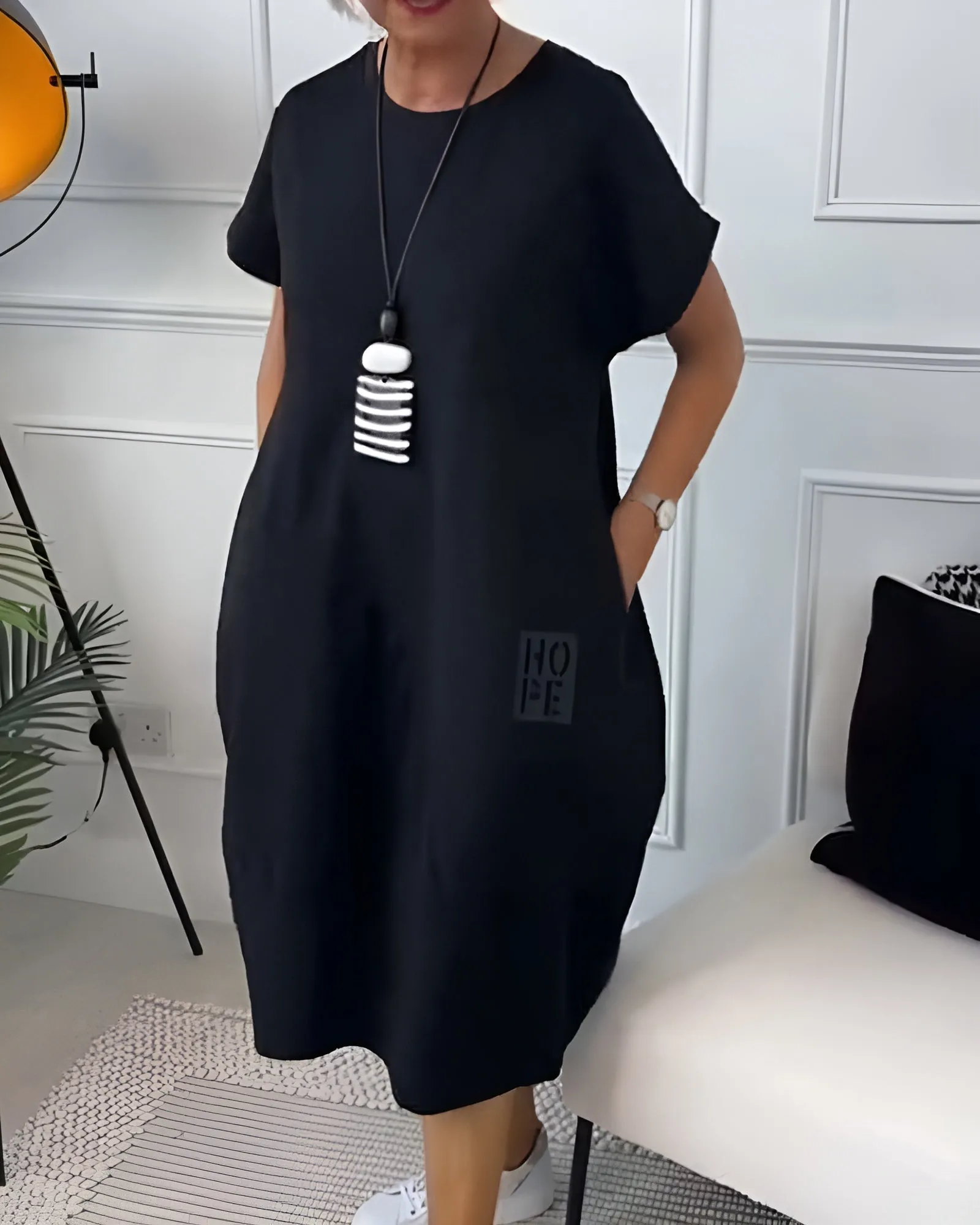 Iris - Chic Short Sleeve Dress
