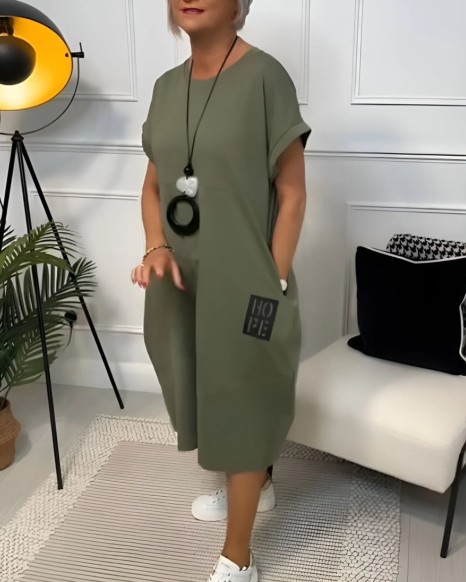 Iris - Chic Short Sleeve Dress